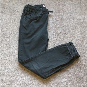 EUC Levi’s gray elastic waist pants size M (10/12)